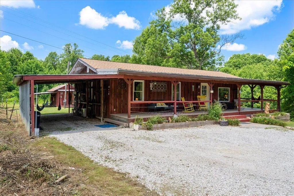 5931 Ky-15 Pine Ridge KY 41360