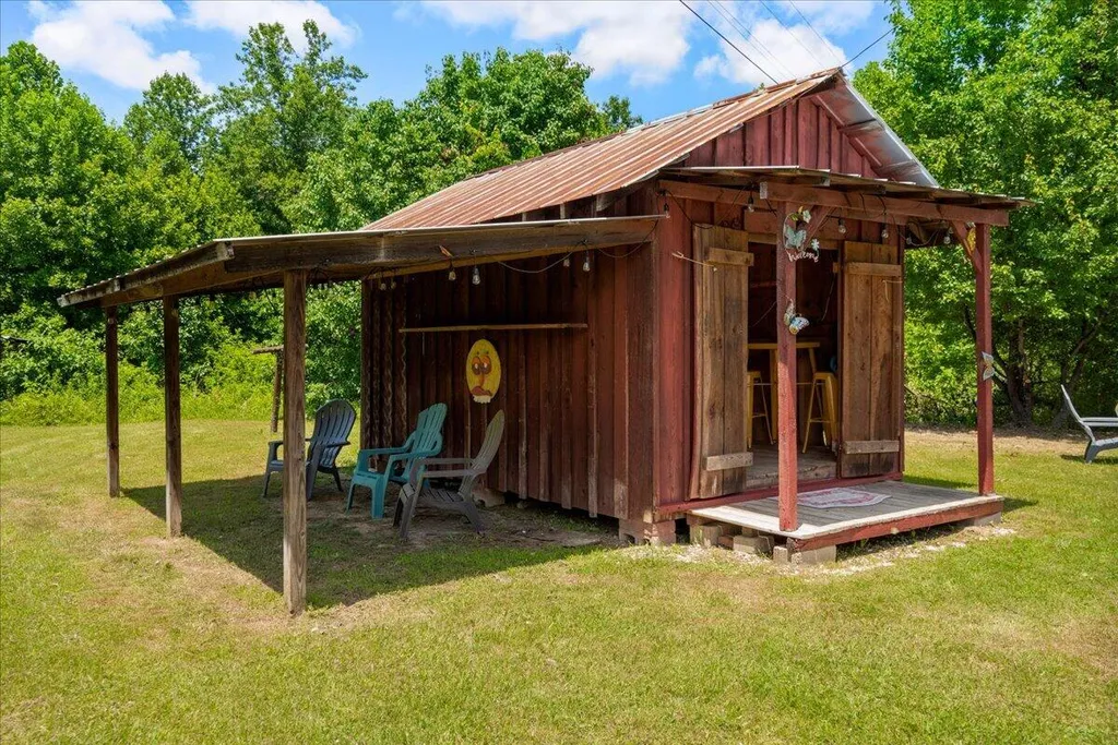 5931 Ky-15 Pine Ridge KY 41360