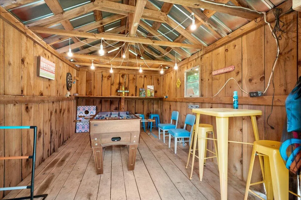 5931 Ky-15 Pine Ridge KY 41360
