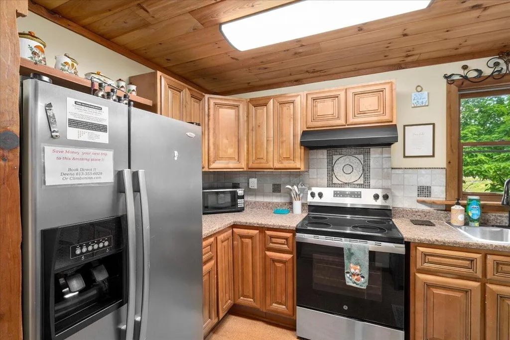 5931 Ky-15 Pine Ridge KY 41360