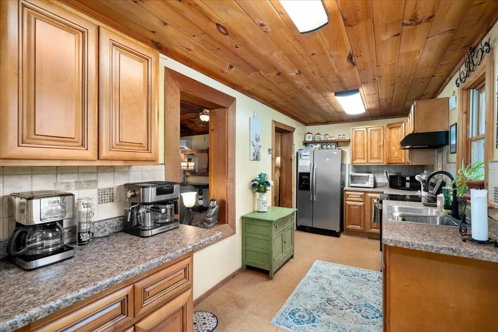 5931 Ky-15 Pine Ridge KY 41360