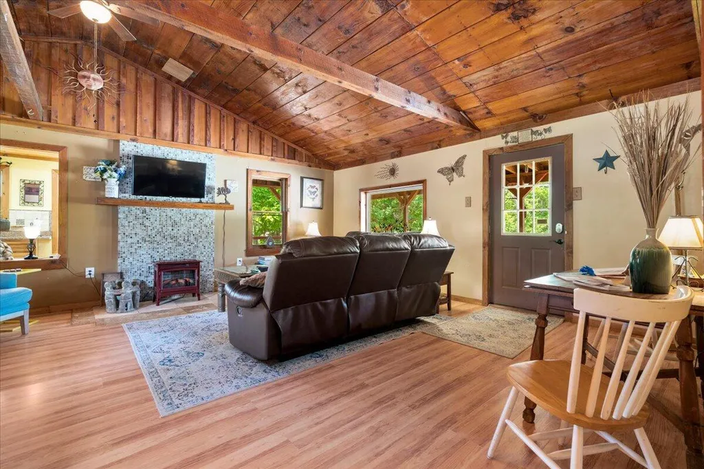 5931 Ky-15 Pine Ridge KY 41360