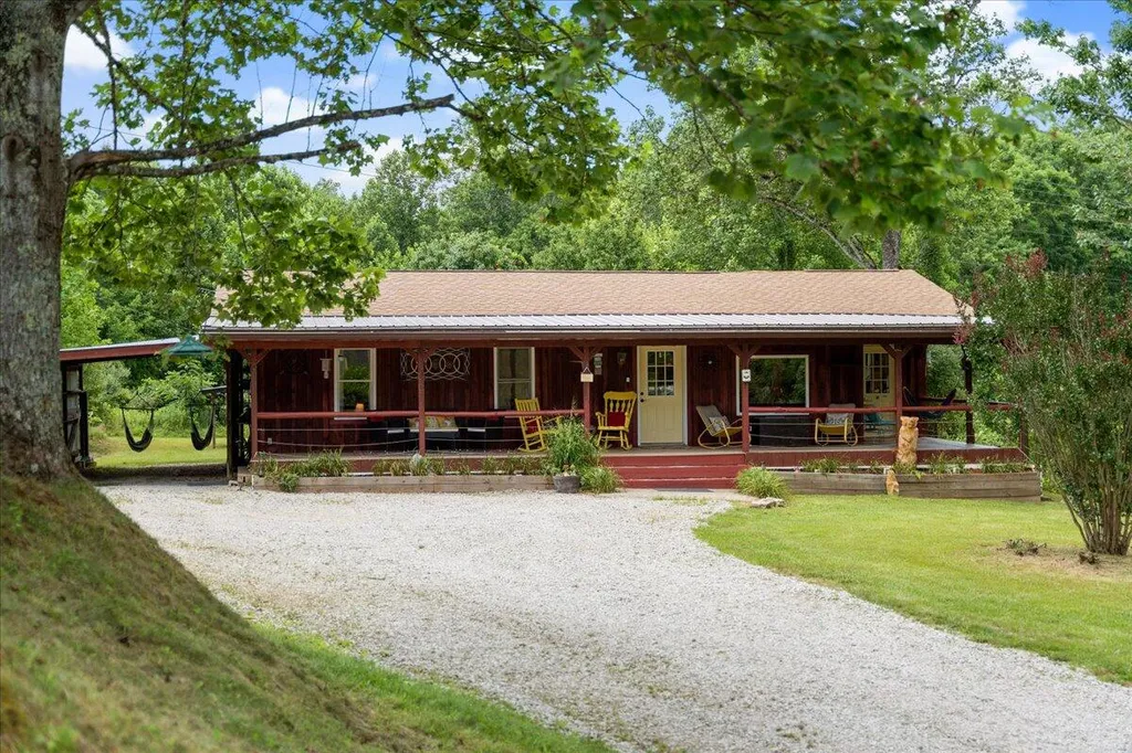 5931 Ky-15 Pine Ridge KY 41360
