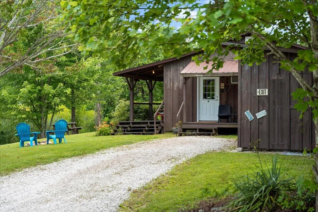 5931 Ky-15 Pine Ridge KY 41360