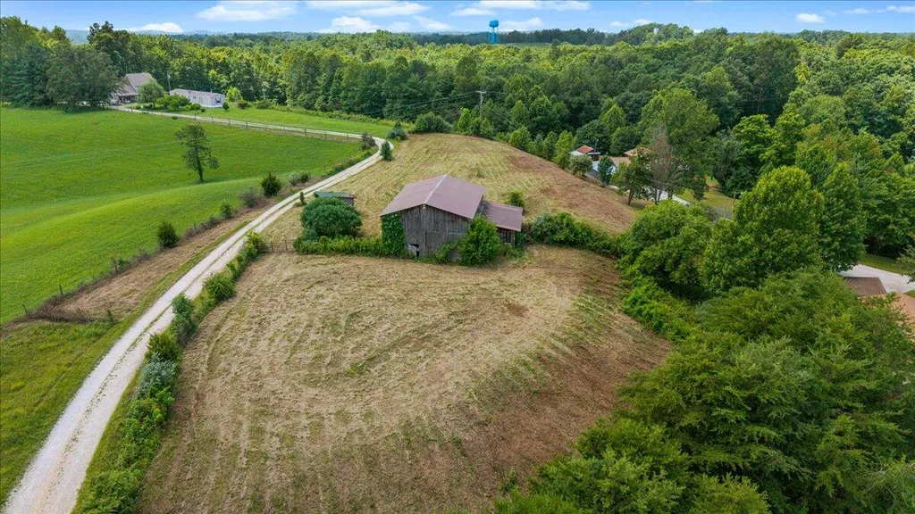 5931 Ky-15 Pine Ridge KY 41360