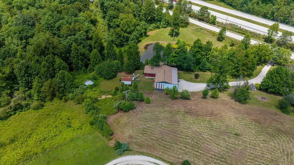 5931 Ky-15 Pine Ridge KY 41360