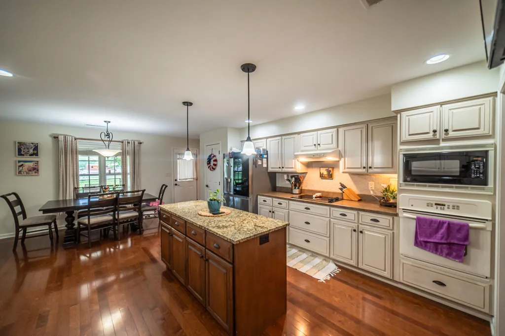 211 Larkspur Lane Paducah KY 42003