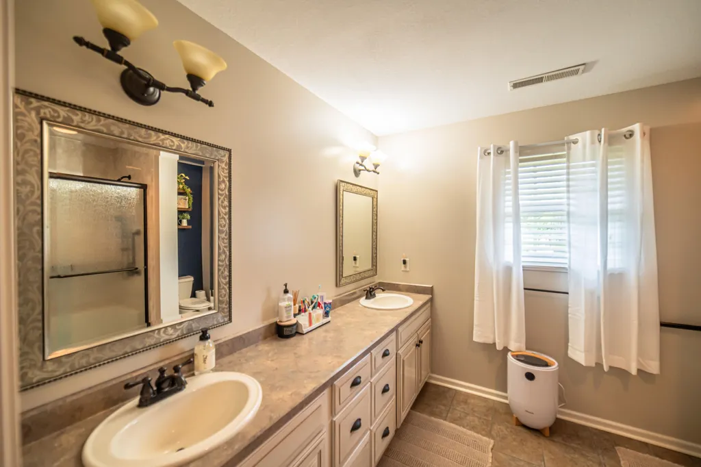 211 Larkspur Lane Paducah KY 42003