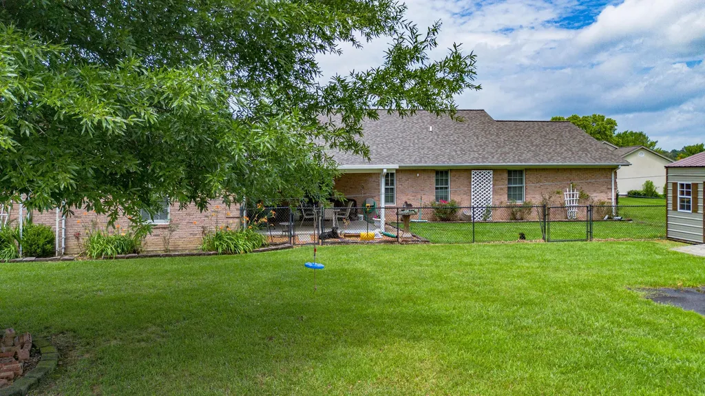 211 Larkspur Lane Paducah KY 42003