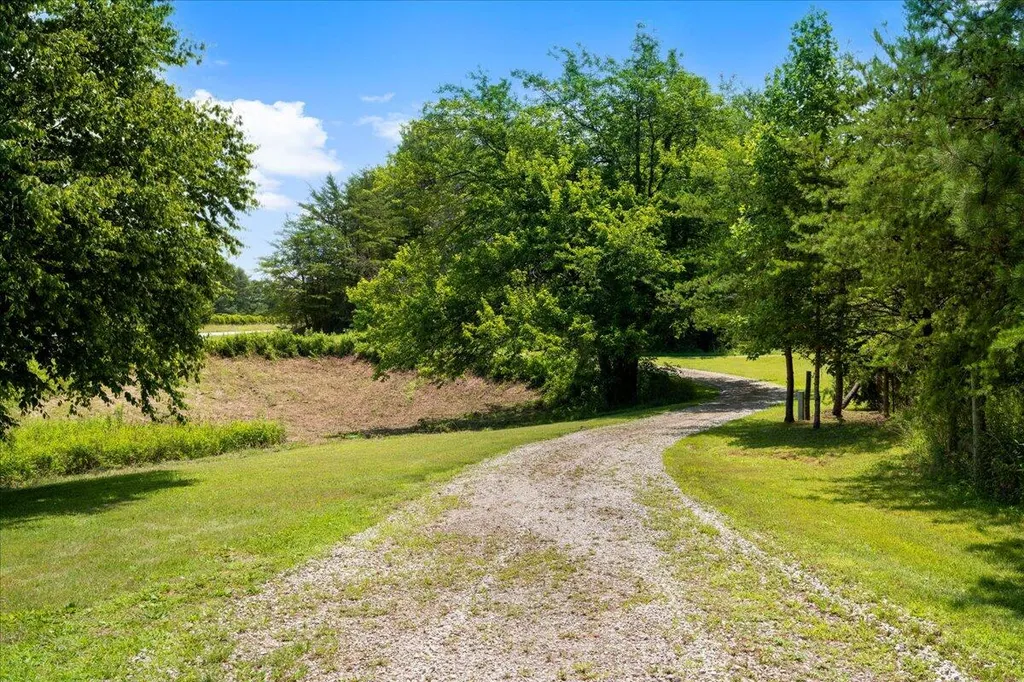 5931 Ky-15 Pine Ridge KY 41360