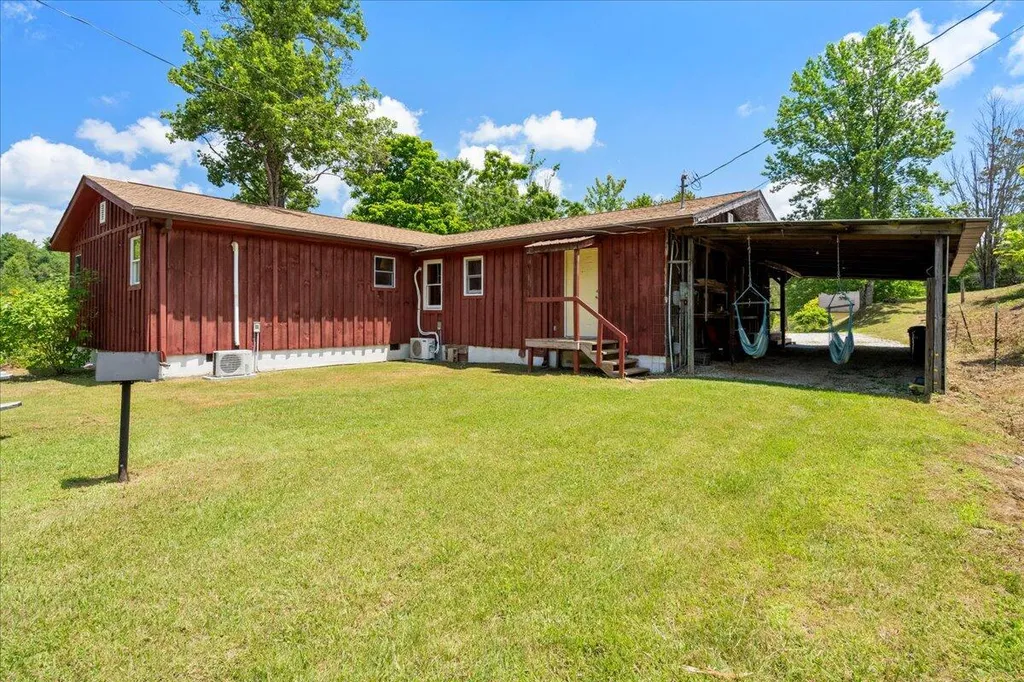 5931 Ky-15 Pine Ridge KY 41360