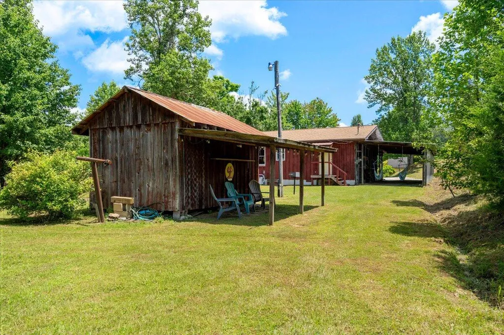 5931 Ky-15 Pine Ridge KY 41360