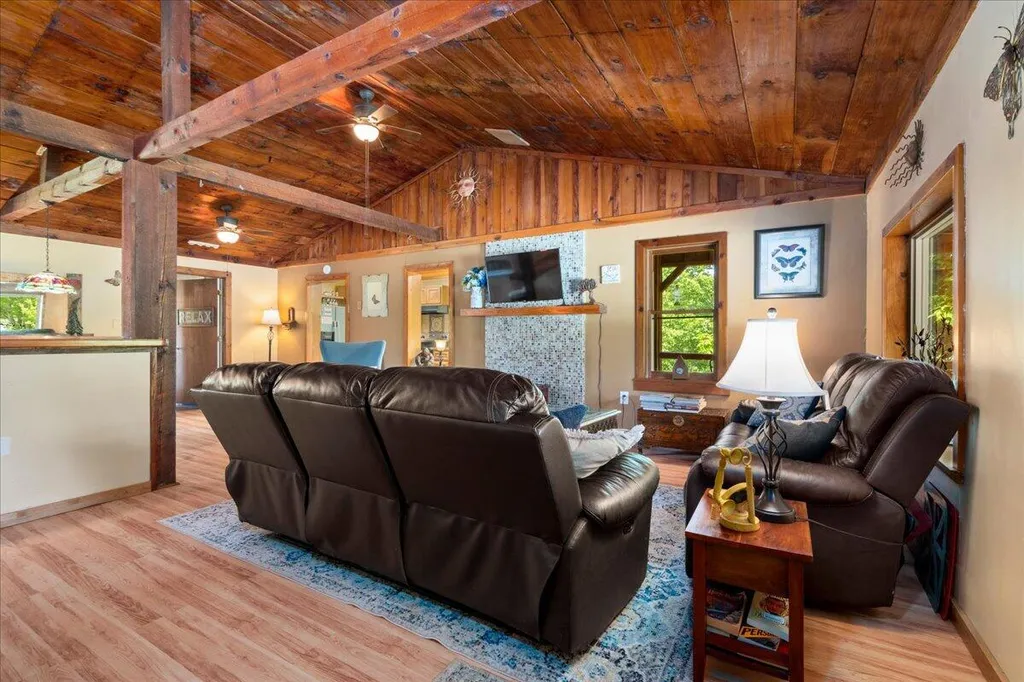 5931 Ky-15 Pine Ridge KY 41360