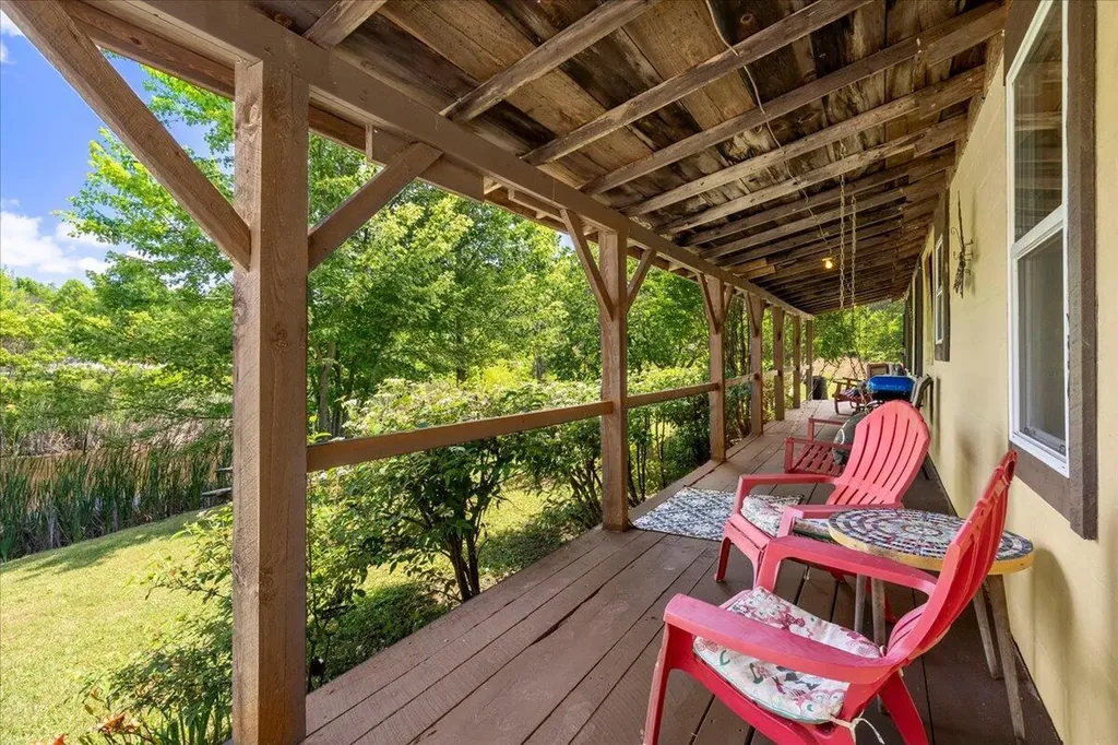5931 Ky-15 Pine Ridge KY 41360