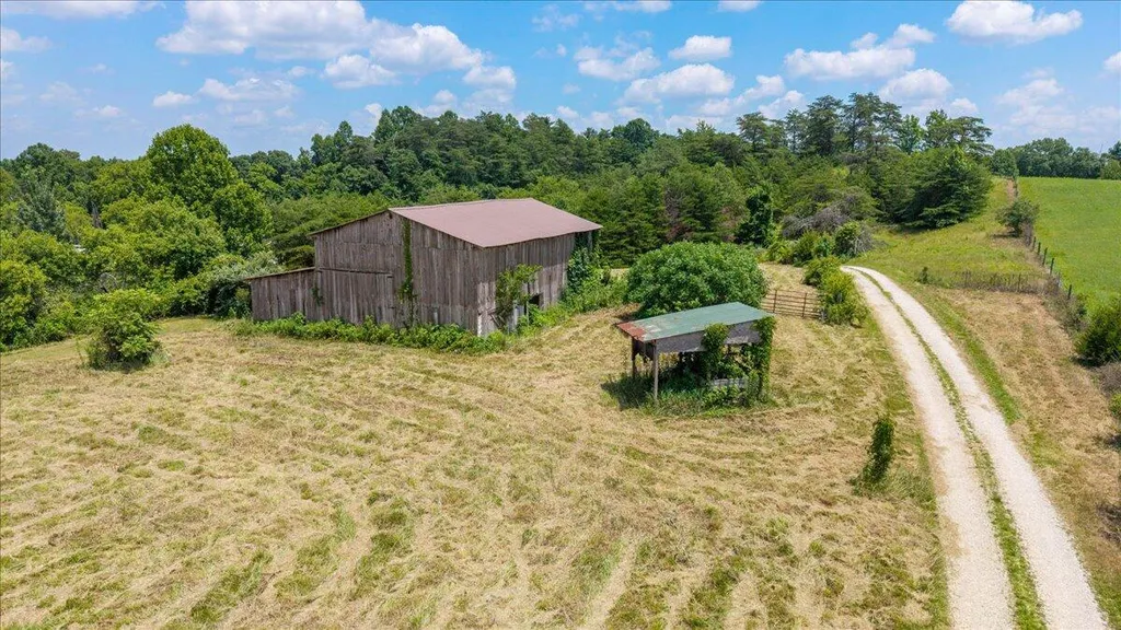 5931 Ky-15 Pine Ridge KY 41360