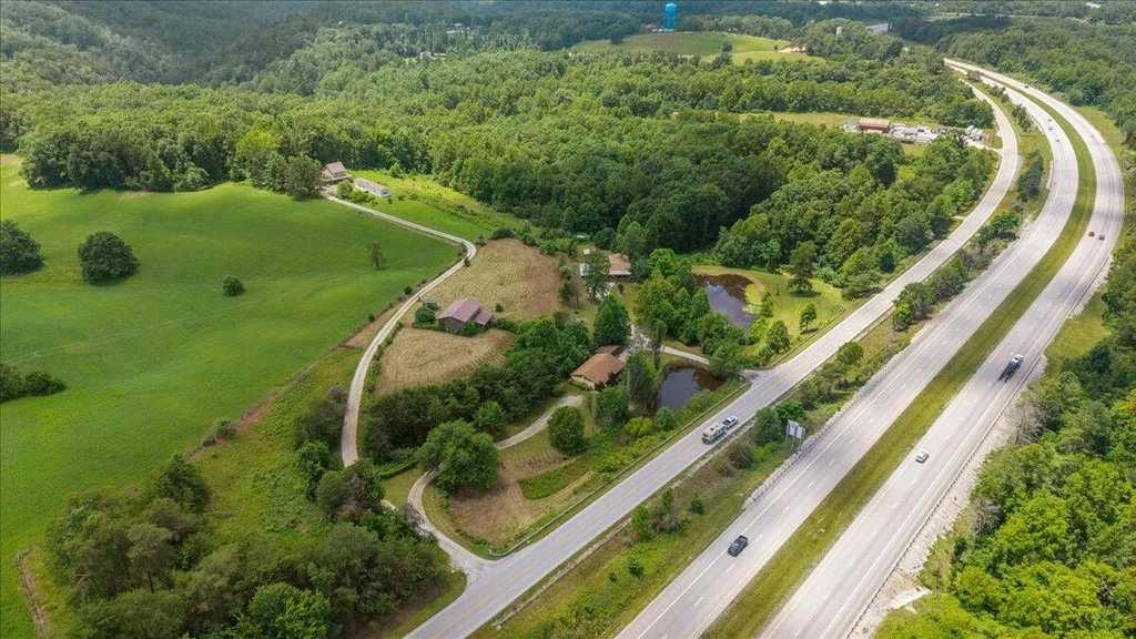 5931 Ky-15 Pine Ridge KY 41360