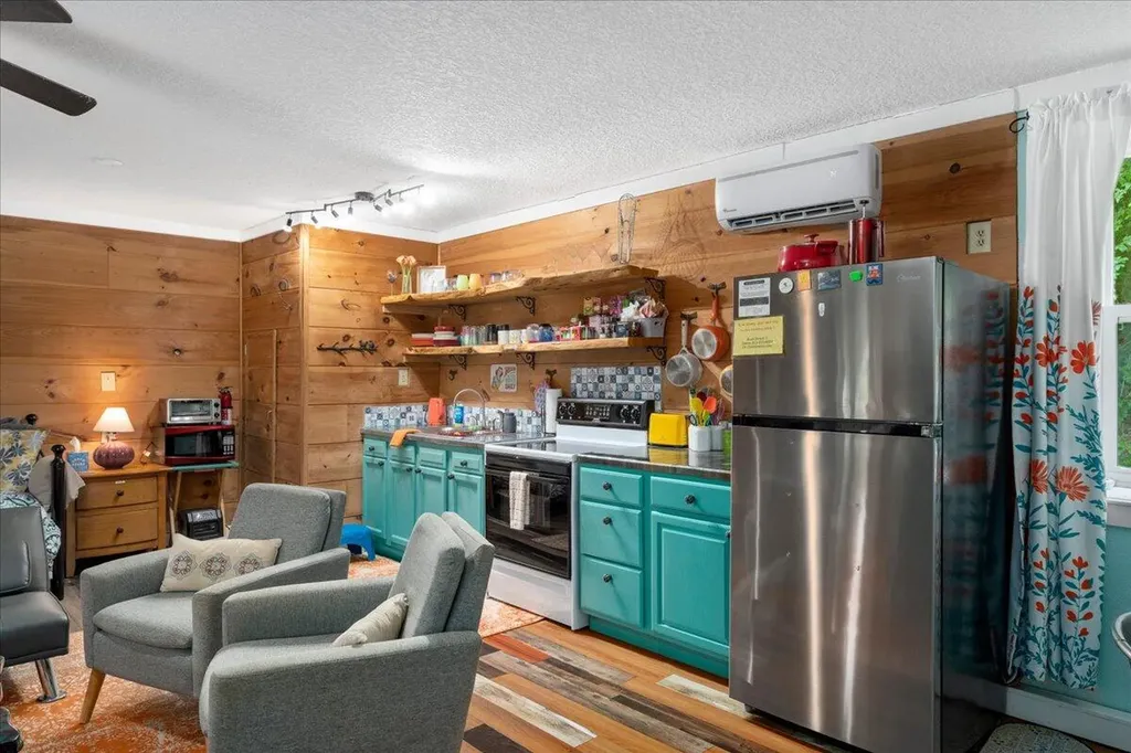 5931 Ky-15 Pine Ridge KY 41360