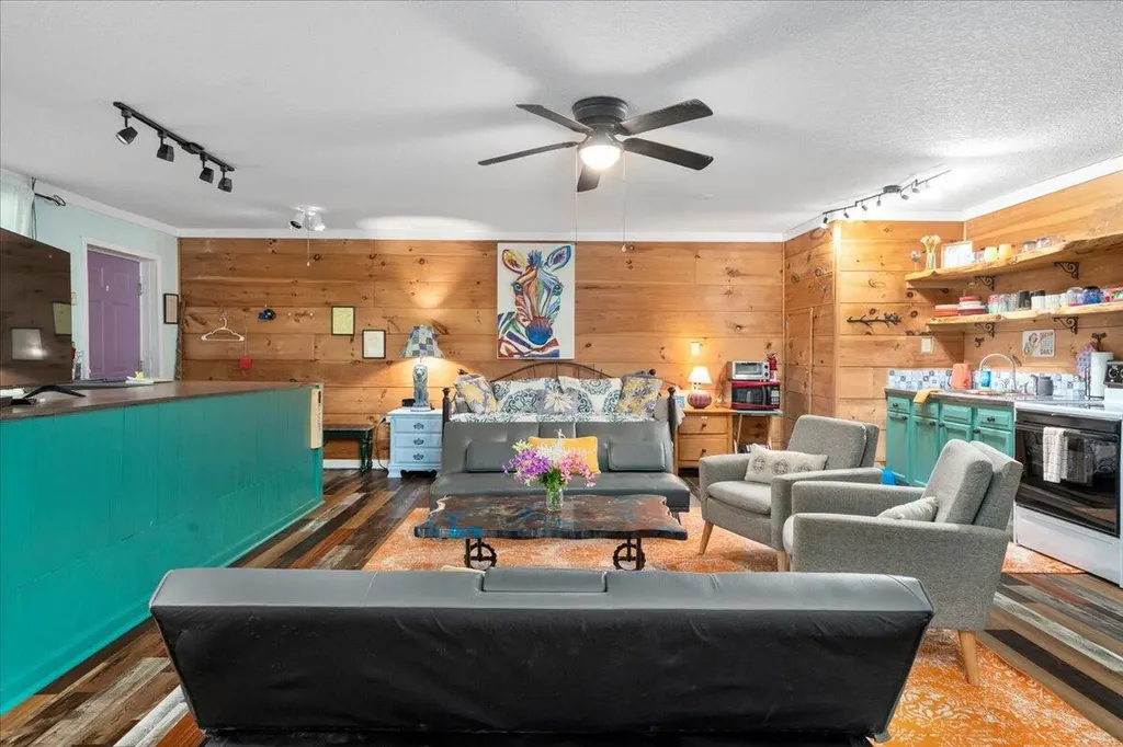 5931 Ky-15 Pine Ridge KY 41360