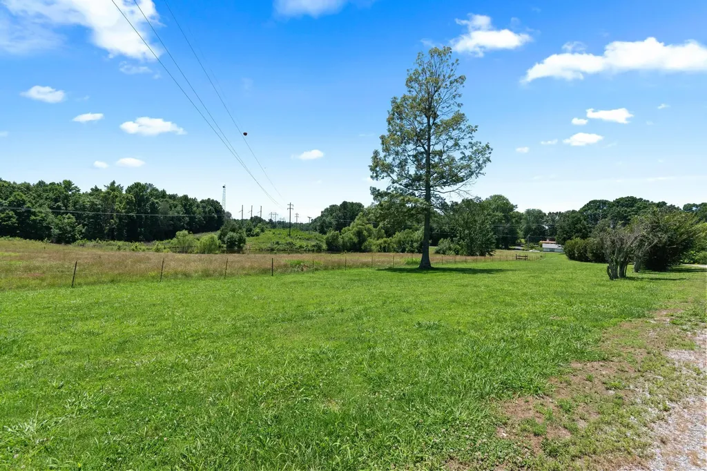 656 N State Highway 810 Kuttawa KY 42055