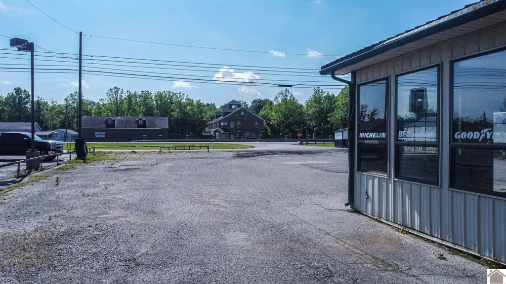 58 N Main Street Benton KY 42025
