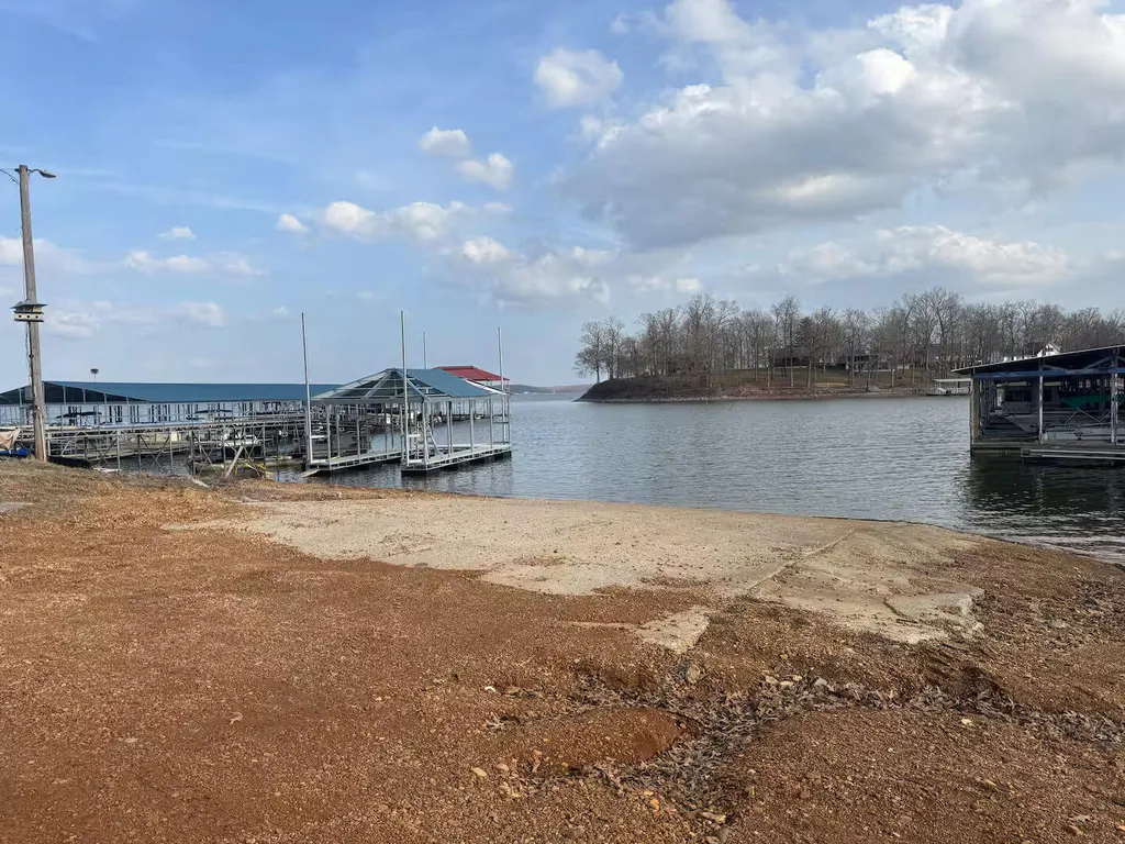 2424 Barge Island Road Benton KY 42025