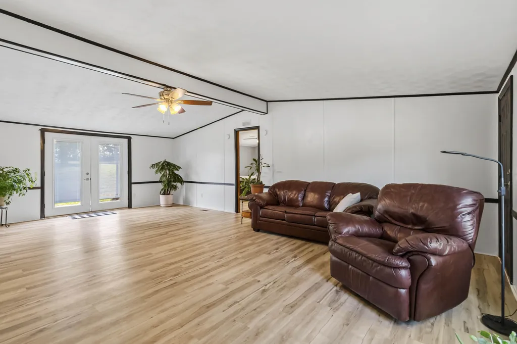 893 Herndon Lane Eminence KY 40019