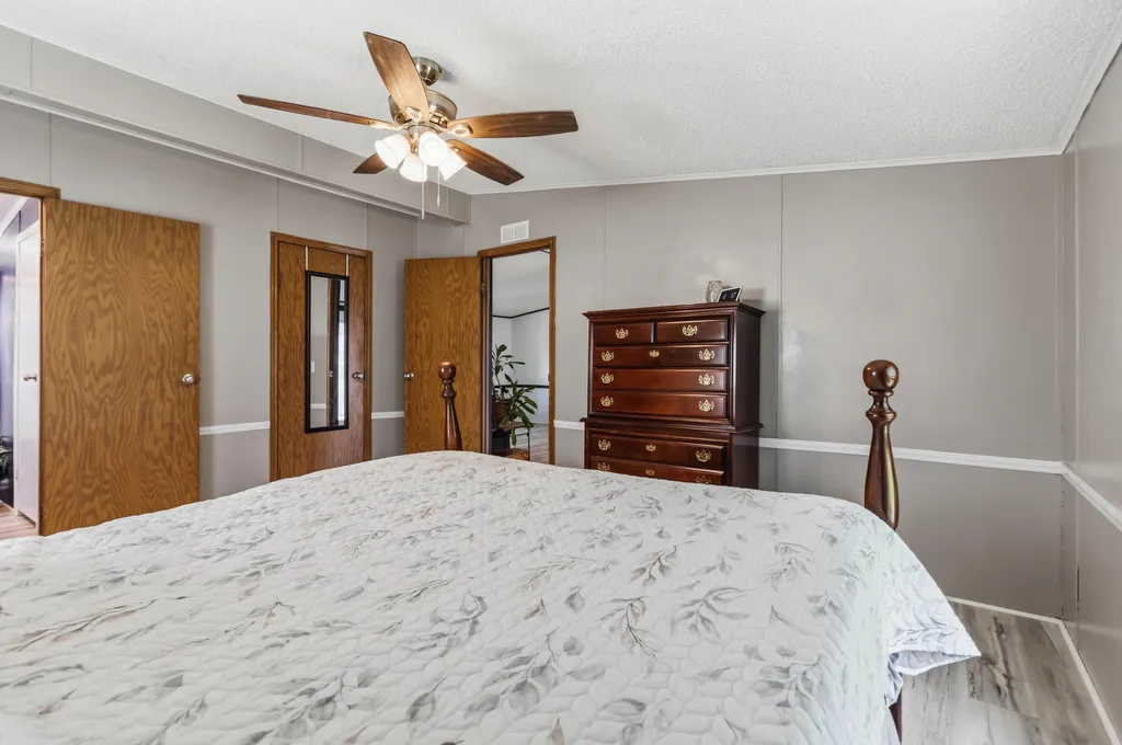 893 Herndon Lane Eminence KY 40019