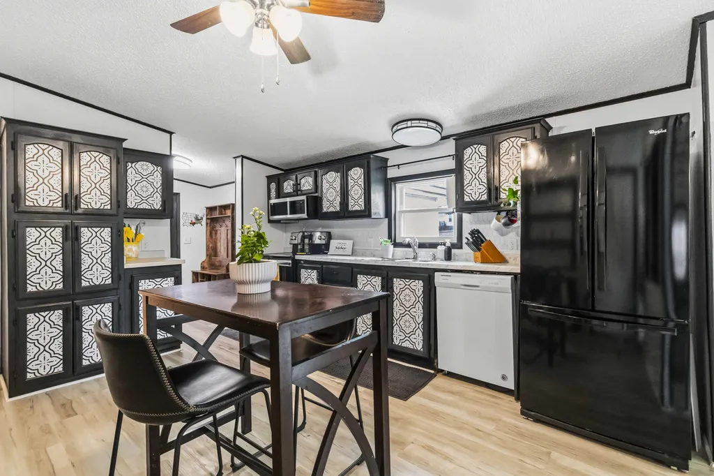 893 Herndon Lane Eminence KY 40019