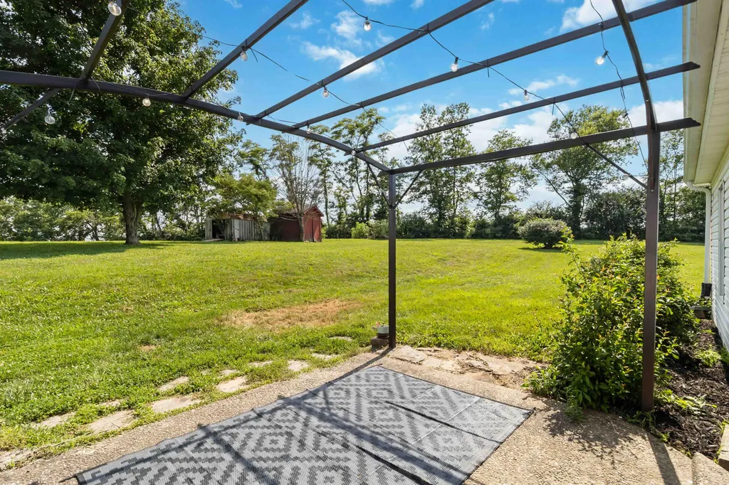893 Herndon Lane Eminence KY 40019