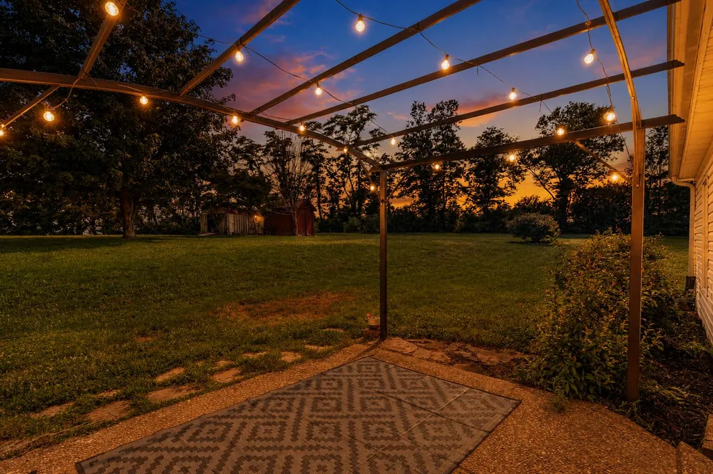 893 Herndon Lane Eminence KY 40019