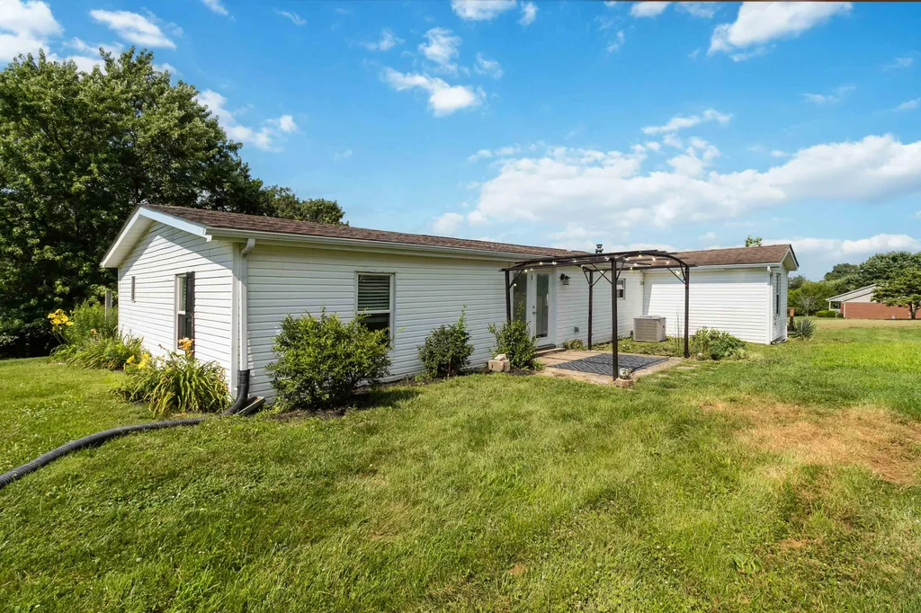 893 Herndon Lane Eminence KY 40019
