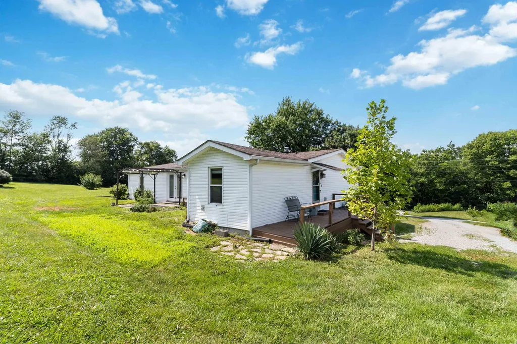 893 Herndon Lane Eminence KY 40019