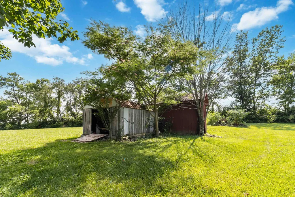 893 Herndon Lane Eminence KY 40019
