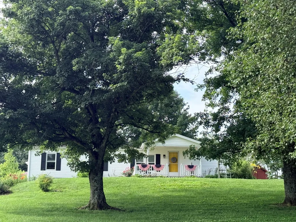 893 Herndon Lane Eminence KY 40019