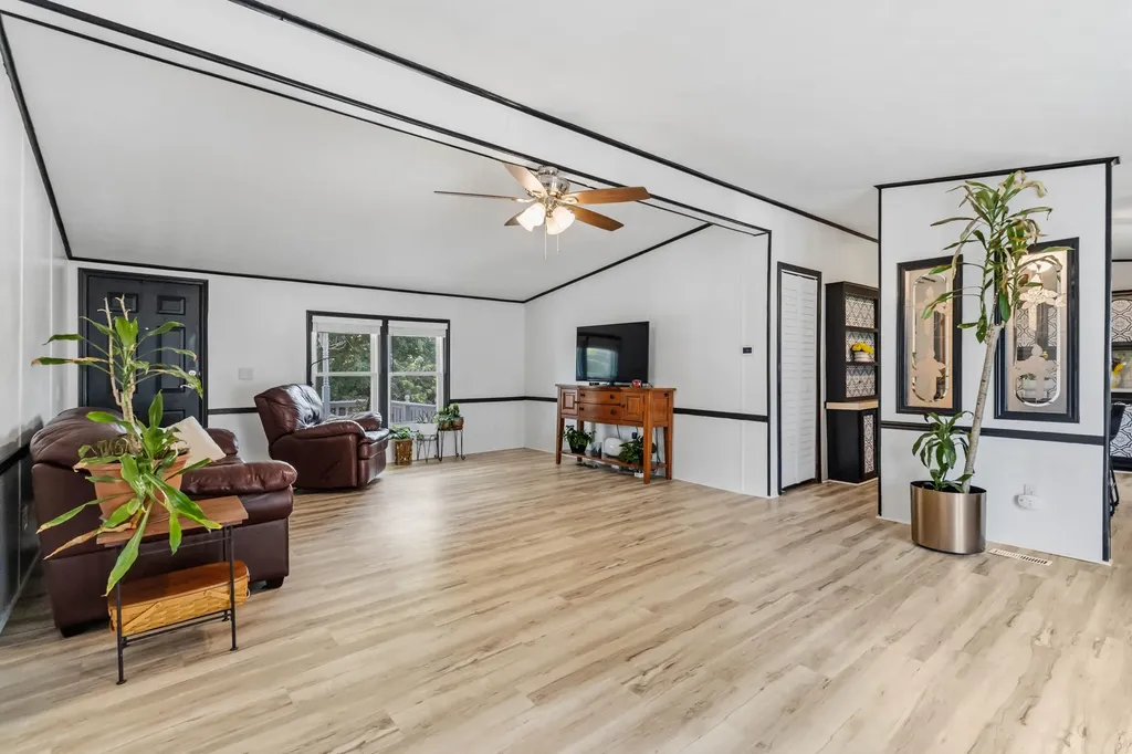 893 Herndon Lane Eminence KY 40019