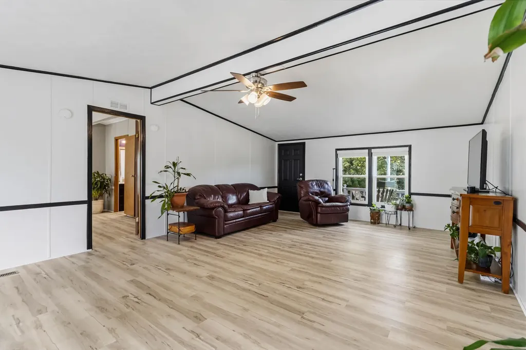 893 Herndon Lane Eminence KY 40019