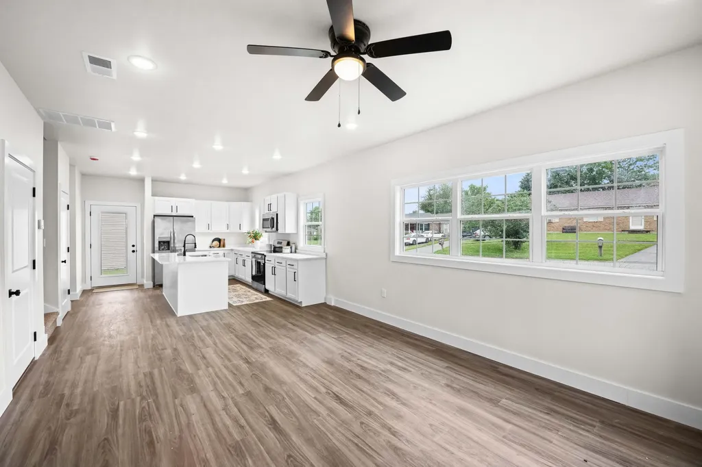 101-103 Elkchester Circle Nicholasville KY 40356