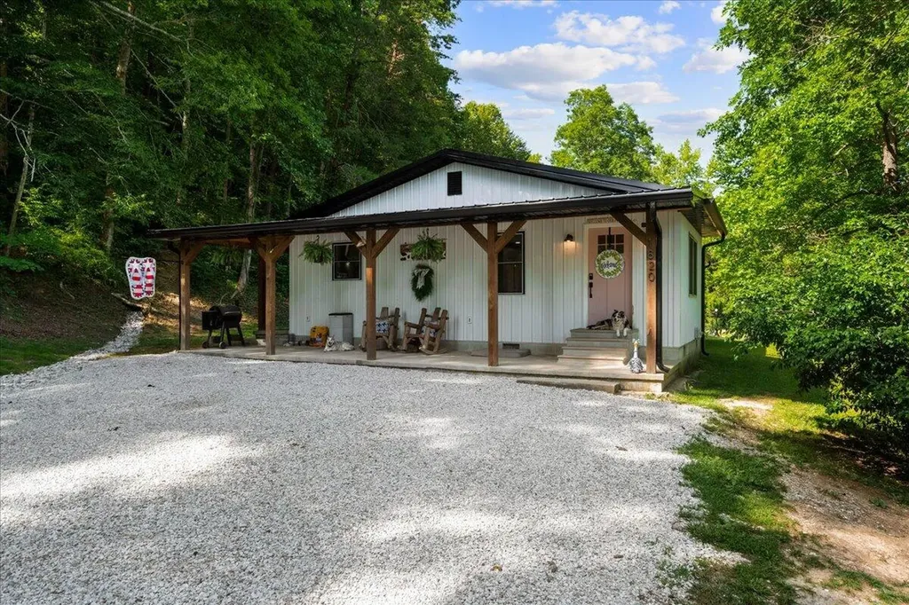 1820 N Fork Road Stanton KY 40380