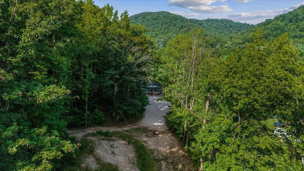 1820 N Fork Road Stanton KY 40380