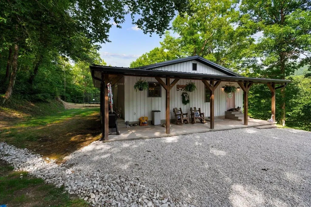 1820 N Fork Road Stanton KY 40380