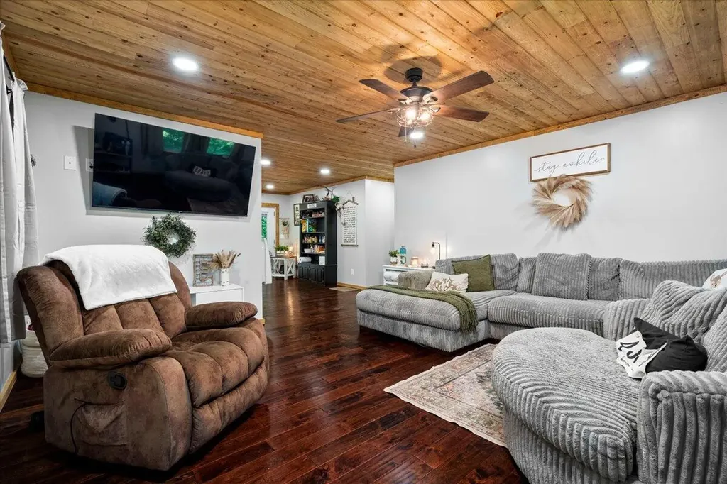1820 N Fork Road Stanton KY 40380