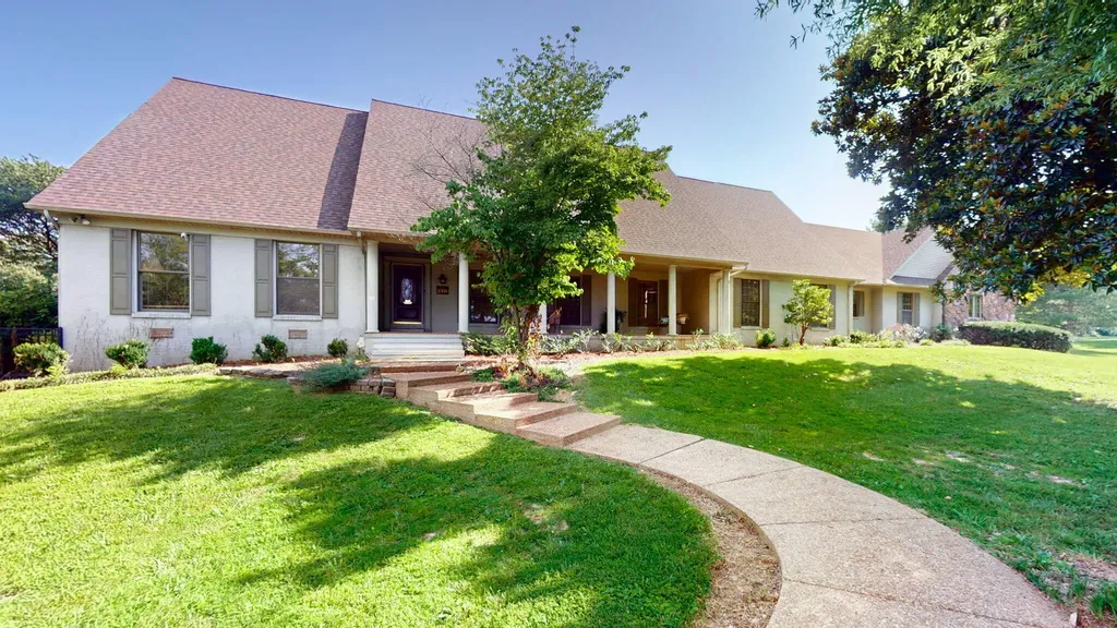 1609 Greenbriar Drive Murray KY 42071