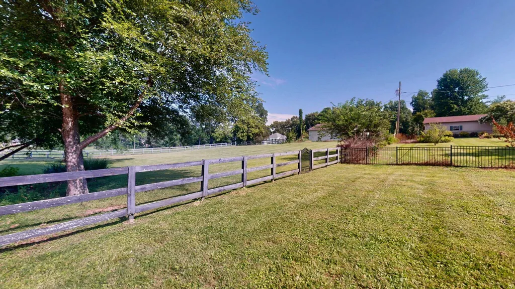 1609 Greenbriar Drive Murray KY 42071