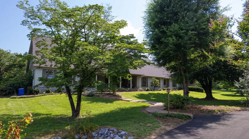 1609 Greenbriar Drive Murray KY 42071