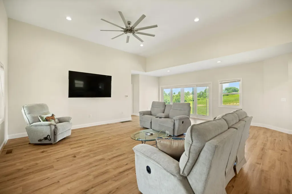 116 Walking Horse Way Sharpsburg KY 40374