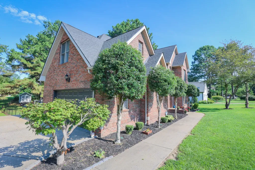 16 Greenwood Place Paducah KY 42003