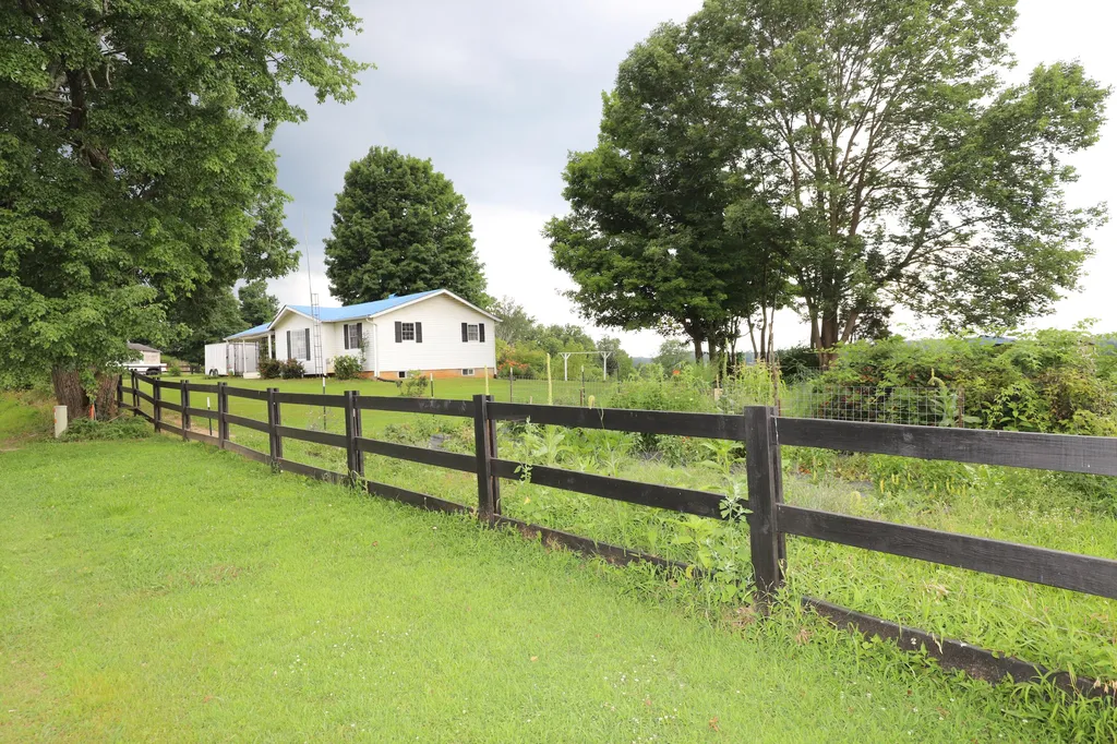 625 Caney Creek Road Waynesburg KY 40489