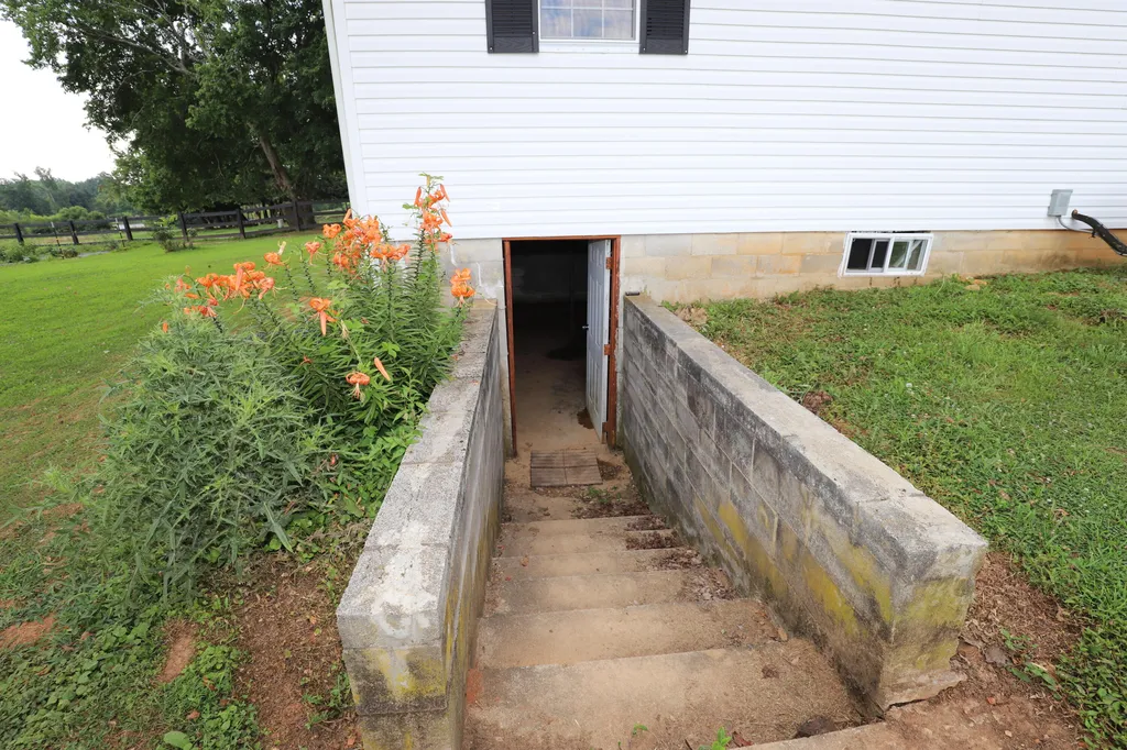 625 Caney Creek Road Waynesburg KY 40489
