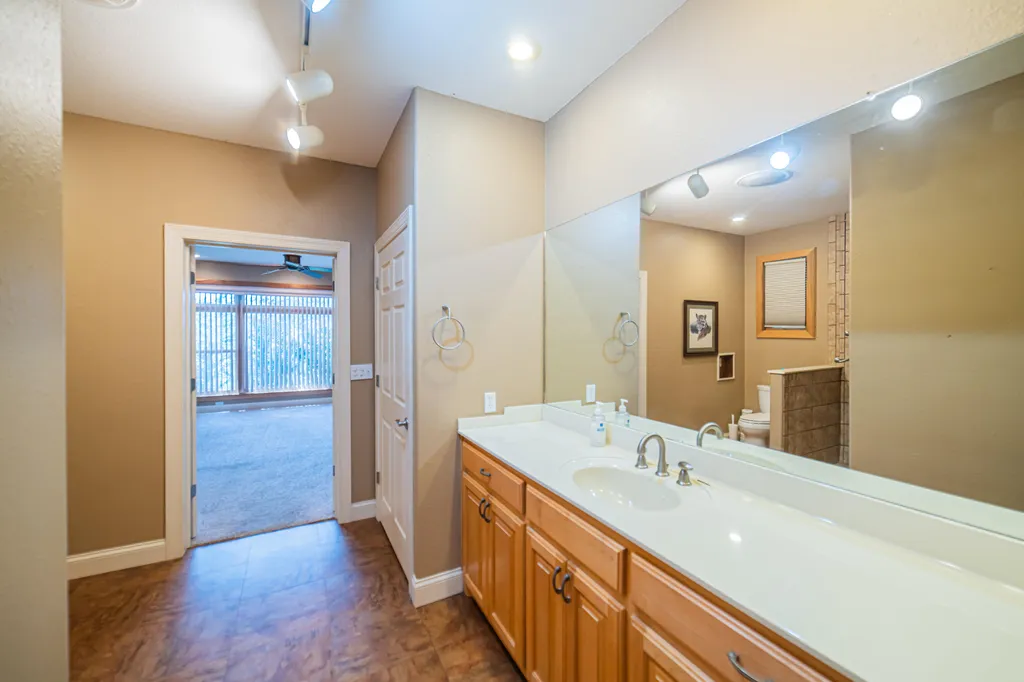 237 Knottingham Drive Gilbertsville KY 42044
