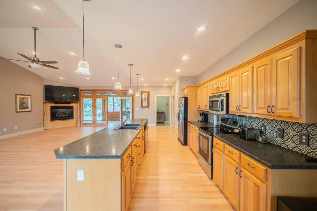 237 Knottingham Drive Gilbertsville KY 42044